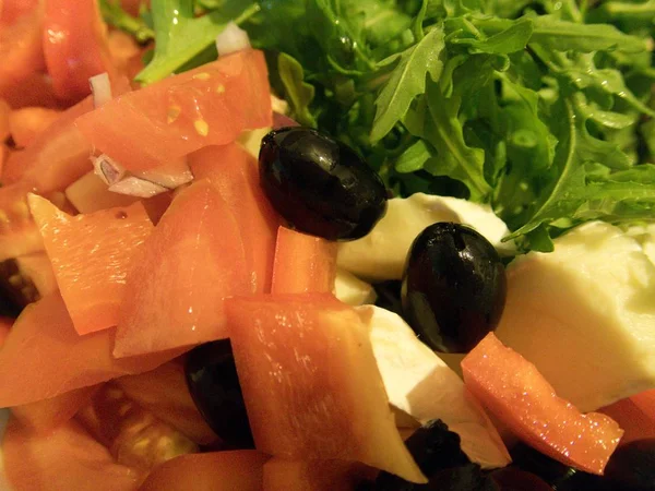 Salada Mista Fresca Saborosa Com Tomate Rúcula Queijo Uma Tigela — Fotografia de Stock