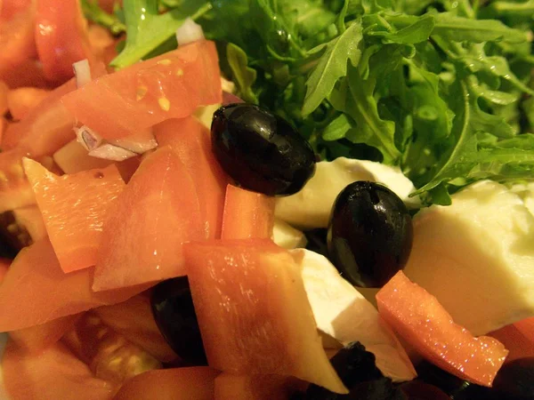 Gustosa Insalata Mista Fresca Con Pomodoro Rucola Formaggio Una Ciotola — Foto Stock