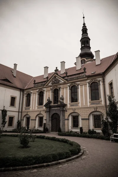 Gyönyörű Építészeti Decin Castle Észak Csehországban — Stock Fotó