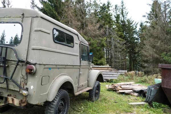 Carro Grande Velho Floresta Para Trabalhar — Fotografia de Stock