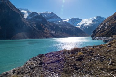 grosses Wiesbachhorn glocknergruppe hohe tauern Avusturya mooserboden Barajı ve heinrich schweiger haus hutte çevresinde sonbahar zam Kaprun üzerinden