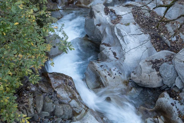 Bellissimo Torrente Montagna Rocce Nella Stagione Autunnale — Foto Stock