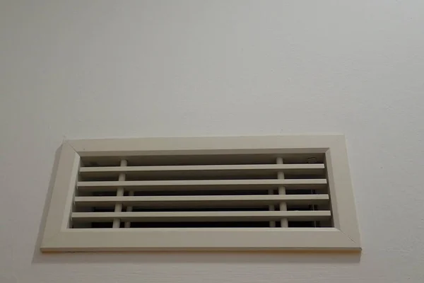 Detalhe Grade Ventilação Branca Uma Parede — Fotografia de Stock
