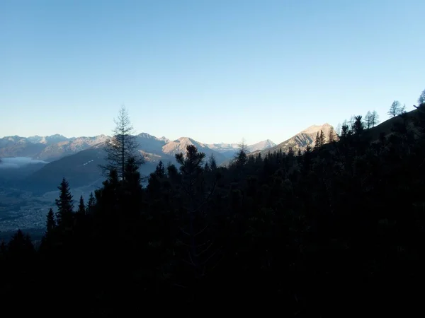 Bela paisagem matinal frio escalada zugspitze — Fotografia de Stock