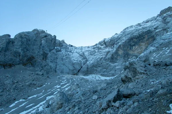 Hermoso frío paisaje de la mañana escalada zugspitze —  Fotos de Stock