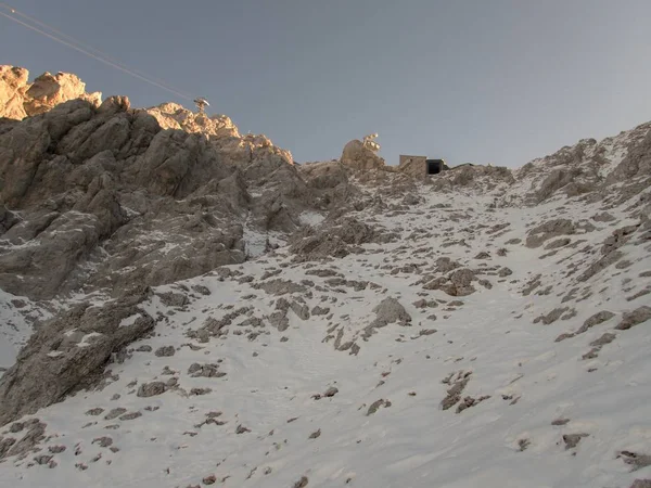 아름 다운 쌀쌀한 아침 풍경 zugspitze 등반 — 스톡 사진