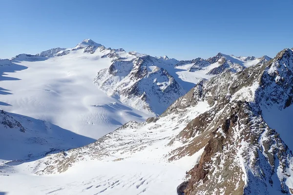 Hermoso paisaje de invierno en otztal alpes en austria — Foto de Stock