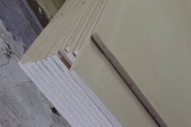 birçok alçı bölüm bir şantiyeye yüklemeye hazır