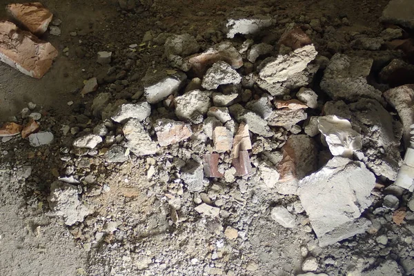 İnşaat alanında küçük bir kazmak 