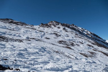 Jebel Toubkal kış tırmanışı en yüksek zirvesi Kuzey Afrika Fas yüksek atlas dağlarında