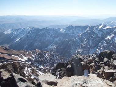 Jebel Toubkal kış tırmanışı en yüksek zirvesi Kuzey Afrika Fas yüksek atlas dağlarında