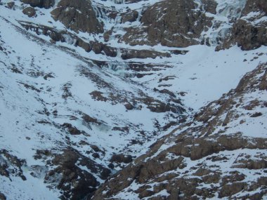 Jebel Toubkal kış tırmanışı en yüksek zirvesi Kuzey Afrika Fas yüksek atlas dağlarında