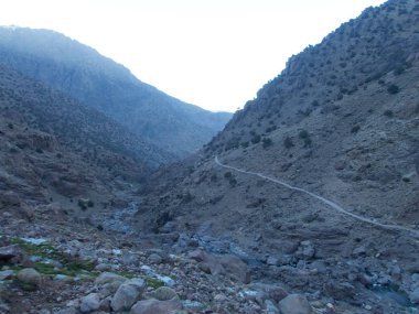 Jebel Toubkal kış tırmanışı en yüksek zirvesi Kuzey Afrika Fas yüksek atlas dağlarında