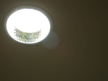 ayrıntılı bir ofis binasının bir tavan ışık