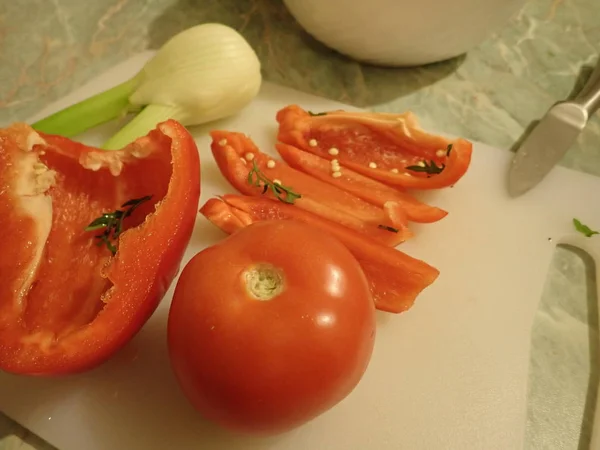 Zubereitung Einer Frischen Und Gesunden Hausgemachten Gemüsesalatküche — Stockfoto