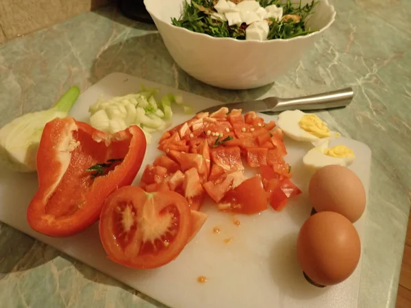 Zubereitung Einer Frischen Und Gesunden Hausgemachten Gemüsesalatküche — Stockfoto