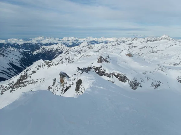 Inverno skitouring aventura em granastpitzgruppe montanhas em alpes austríacos — Fotografia de Stock