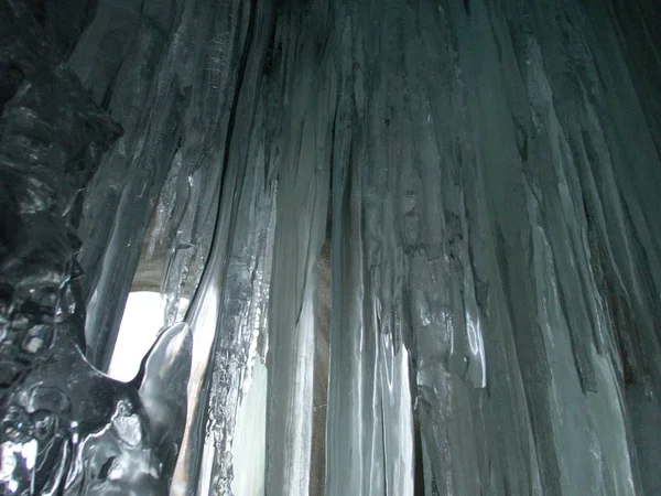 Icicles congelados em formas bonitas — Fotografia de Stock