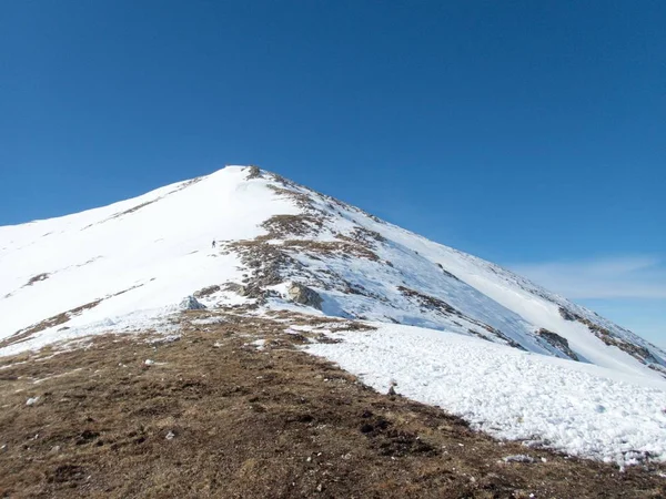 Vackra skiins vintersäsongen i sar planina i Makedonien — Stockfoto
