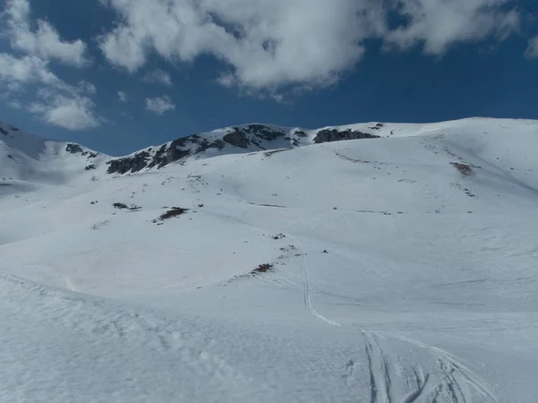 Bela temporada de inverno skiins em sar planina na macedônia — Fotografia de Stock