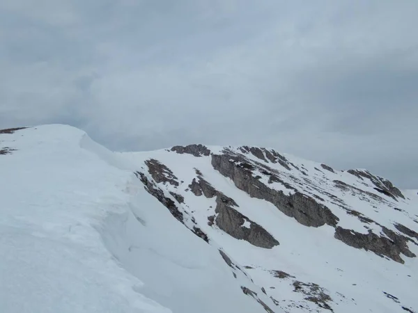 Prachtige skiins de winterseizoen in sar planina in Macedonië — Stockfoto