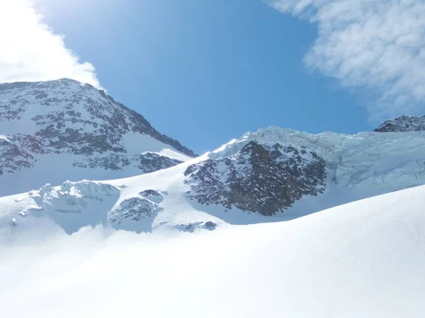 Paisaje de invierno para el skitouring en los Alpes otztales en Austria — Foto de Stock