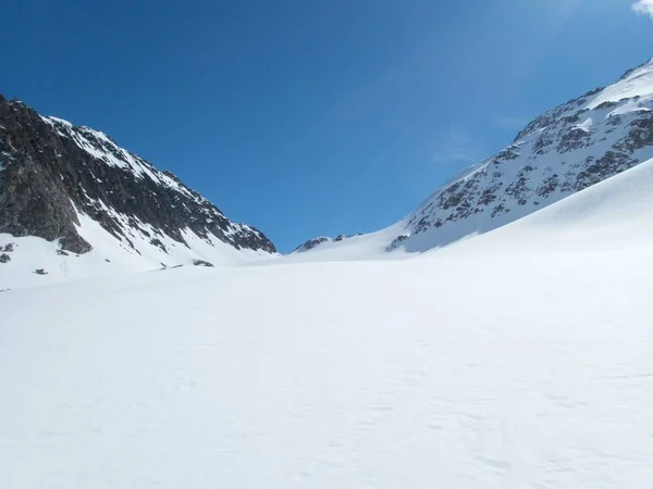 Skitouring Avusturya otztal Alpleri'nde kış manzarası — Stok fotoğraf