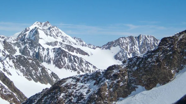 Paisaje de invierno para el skitouring en los Alpes otztales en Austria — Foto de Stock