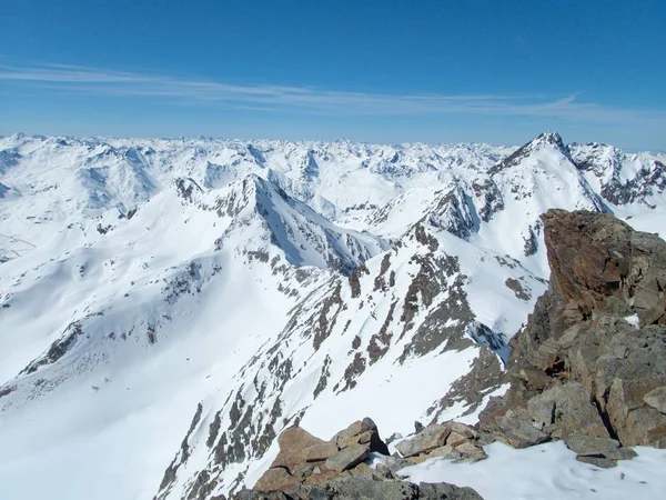 Paisaje de invierno para el skitouring en los Alpes otztales en Austria — Foto de Stock