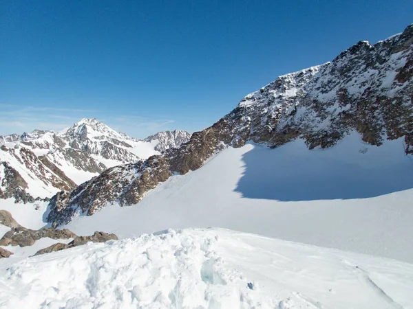 Paisaje de invierno para el skitouring en los Alpes otztales en Austria —  Fotos de Stock