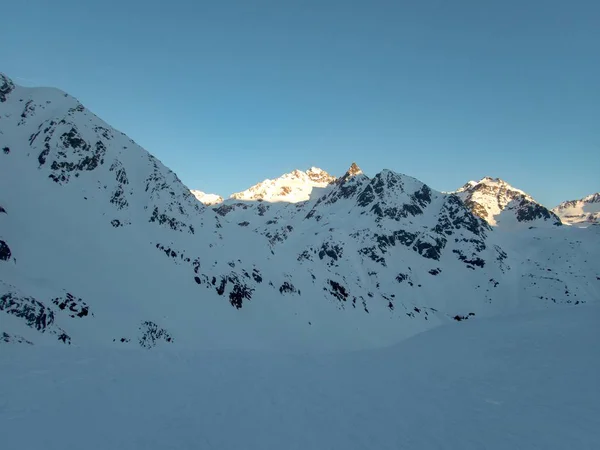 Paisaje de invierno para el skitouring en los Alpes otztales en Austria — Foto de Stock