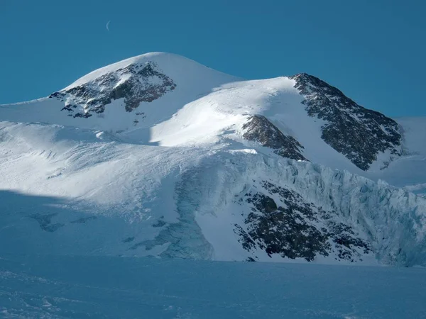 Paisaje de invierno para el skitouring en los Alpes otztales en Austria —  Fotos de Stock