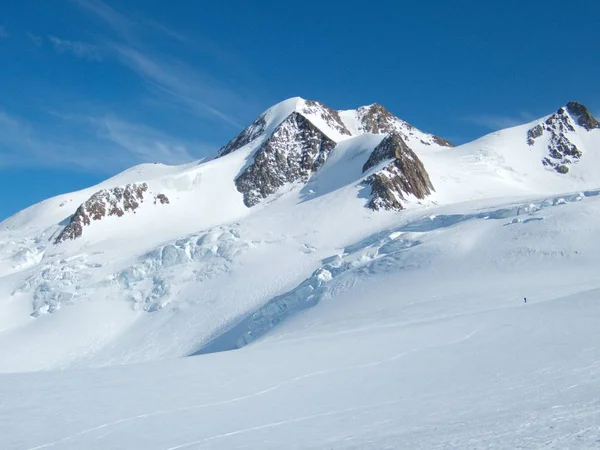 Skitouring az ausztriai Ötztal-Alpok téli táj — Stock Fotó