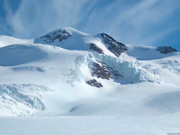 Skitouring az ausztriai Ötztal-Alpok téli táj — Stock Fotó