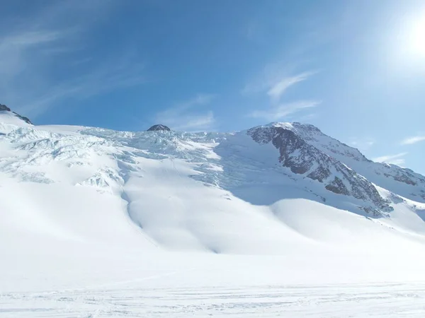 Skitouring az ausztriai Ötztal-Alpok téli táj — Stock Fotó