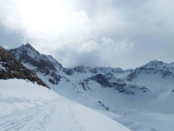 Inverno de neve temporada de esqui em kuhtai — Fotografia de Stock