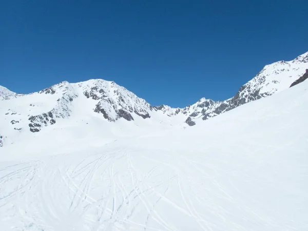 Hermosa temporada de primavera skitouring en otztal alpes — Foto de Stock