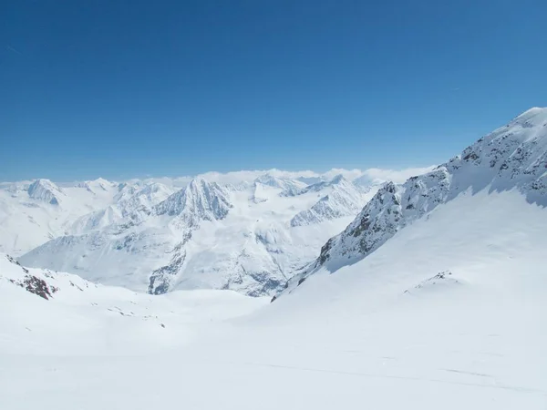 Gyönyörű skitouring tavaszi szezon Ötztal Alpokban — Stock Fotó