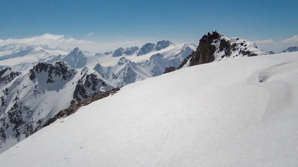 Hermosa temporada de primavera skitouring en otztal alpes — Foto de Stock