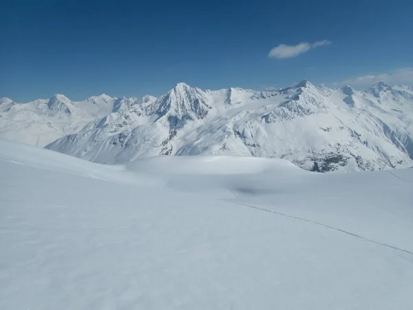 Красивий весняний сезон катання на ковзанах в Альпах — стокове фото