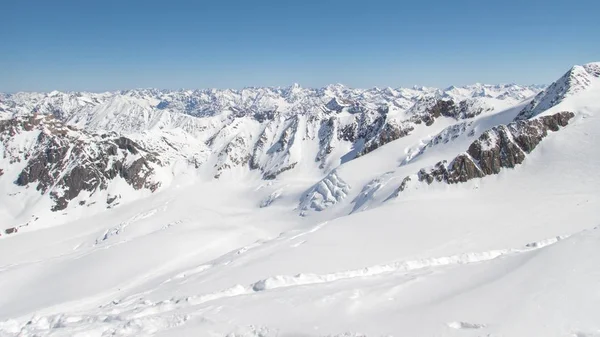 Gyönyörű skitouring tavaszi szezon Ötztal Alpokban — Stock Fotó