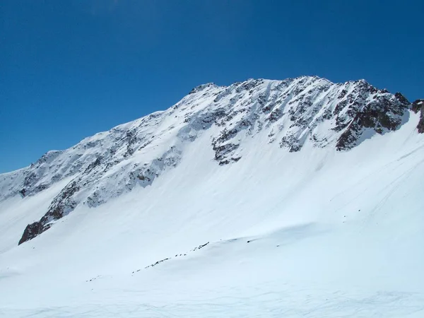 Hermosa temporada de primavera skitouring en otztal alpes —  Fotos de Stock