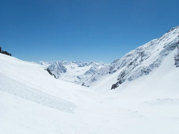 Bella stagione di skitouring primaverile in alpi otztal — Foto Stock