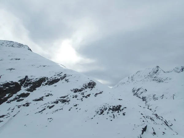 Hermosa temporada de primavera skitouring en otztal alpes —  Fotos de Stock