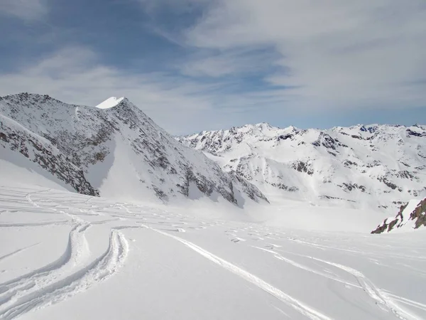 Mooie Toerski lente seizoen in otztal Alpen — Stockfoto