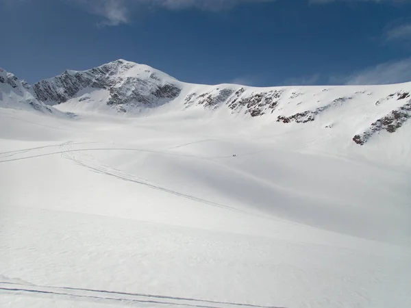 オッツタルアルプスの美しいスキーツーリング春の季節 — ストック写真