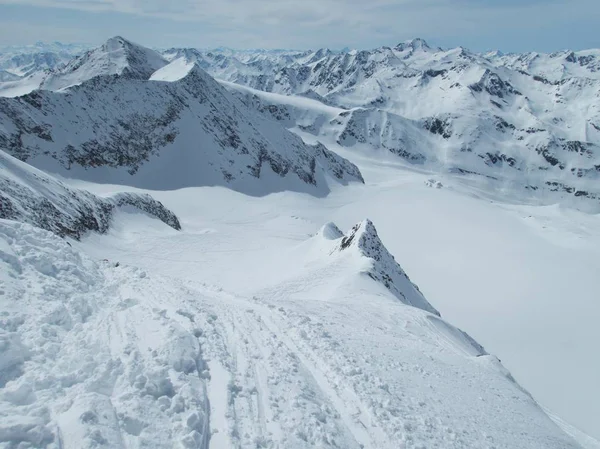 Schöne skitouren frühjahrssaison in den otztaler alpen — Stockfoto