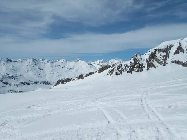 Красивий весняний сезон катання на ковзанах в Альпах — стокове фото