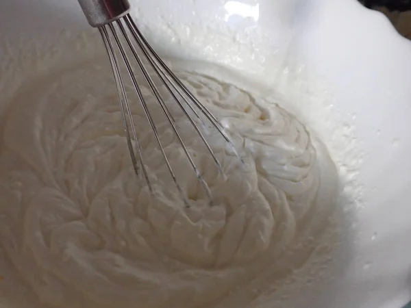 Zelfgemaakte bereiding van een cake — Stockfoto