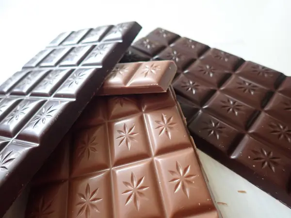 Veel bruine zoete chocolade — Stockfoto